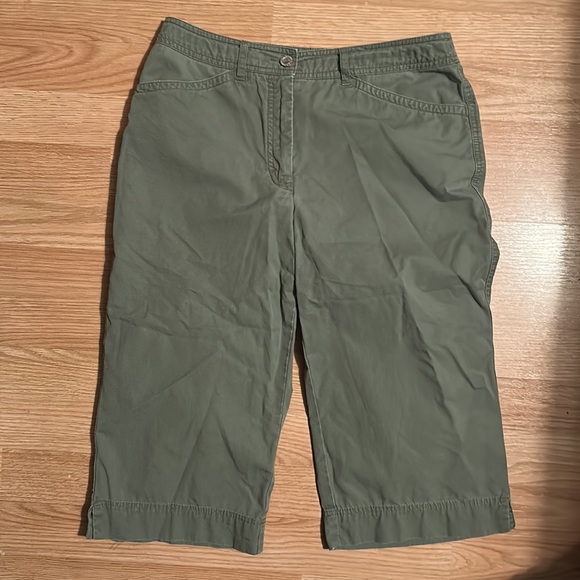 Dalia Casual Capris 💚 - Picture 3 of 4